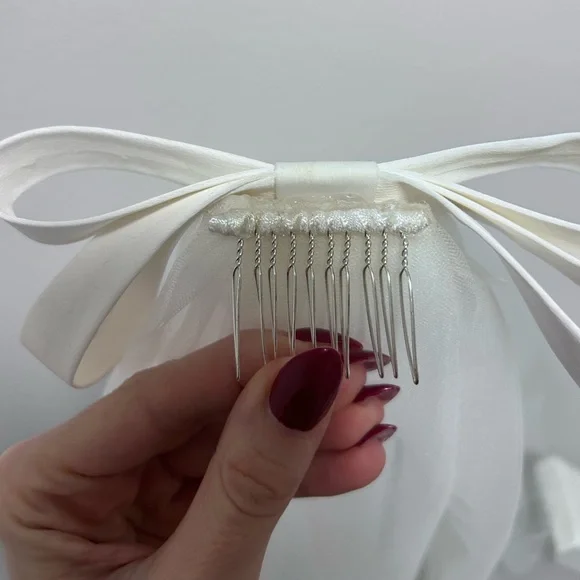 Show Me Your MuMu White Ari Bow Veil - Picture 10 of 13